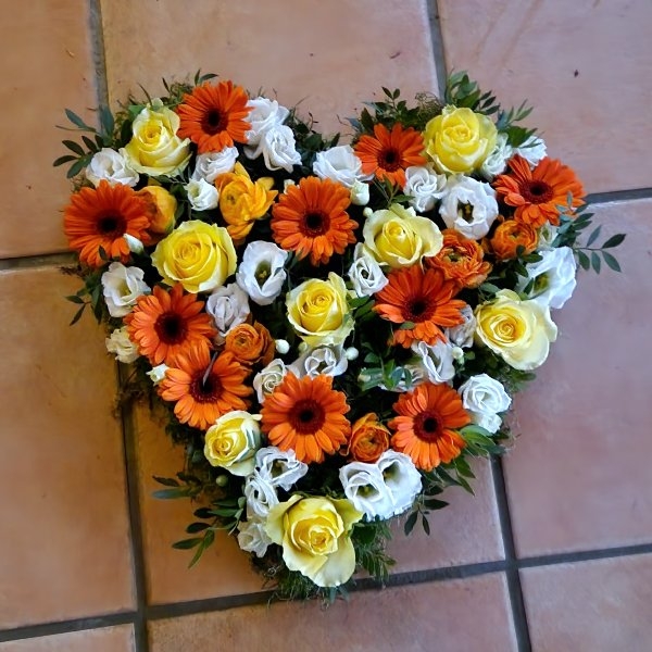 Herz mit gemischten Blumen Bild 2